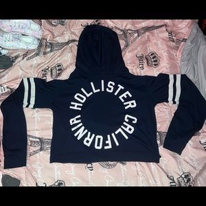 Cute long sleeved navy blue crop top with hood